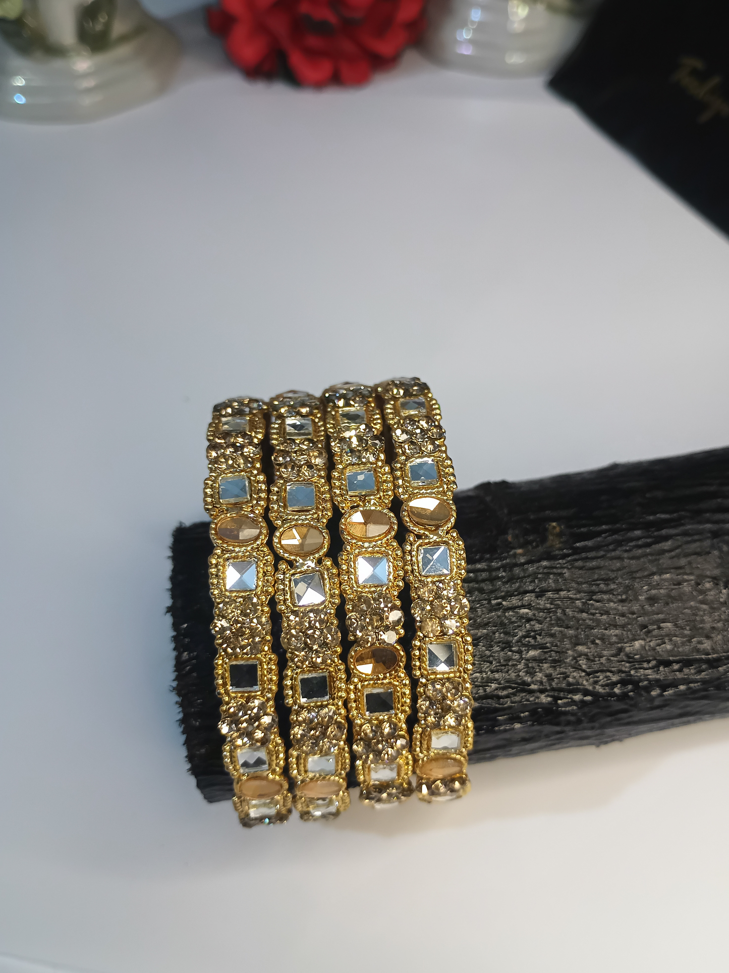 Article A102 ZAR-E-AINA